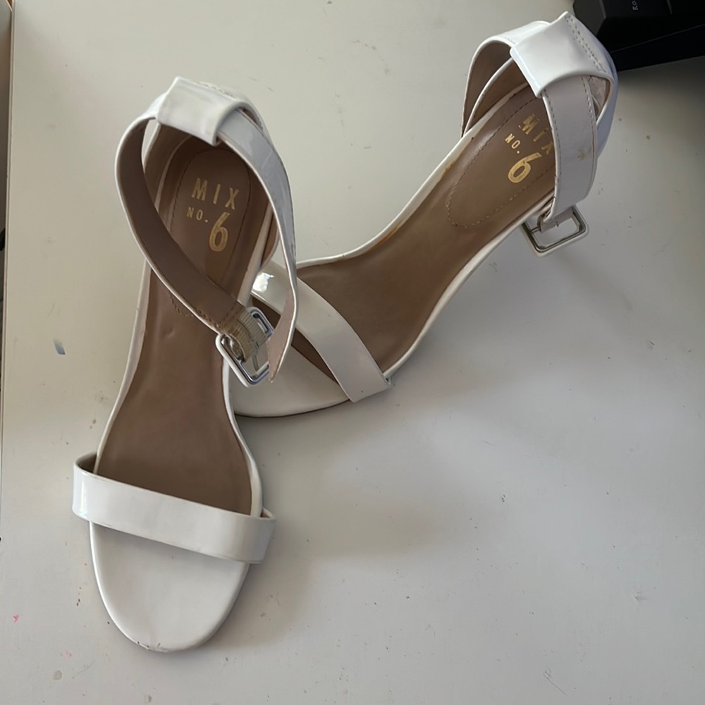 WHITE HIGH HEELS